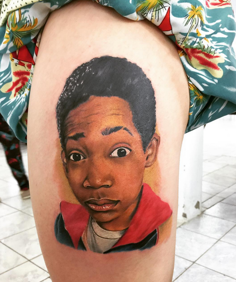 Tatuagem colorida Realista Todo Mundo Odeia o Chris - Tyler james Williams