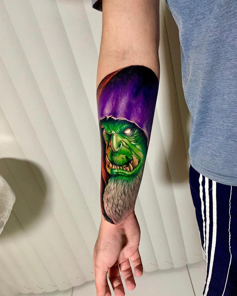 Tatuagem colorida Realista Monstro